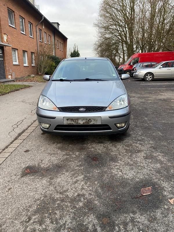 Grau Gebraucht 2003 Ford Focus Kleinwagen | 400 € (Guter Preis) - Bild 1/4