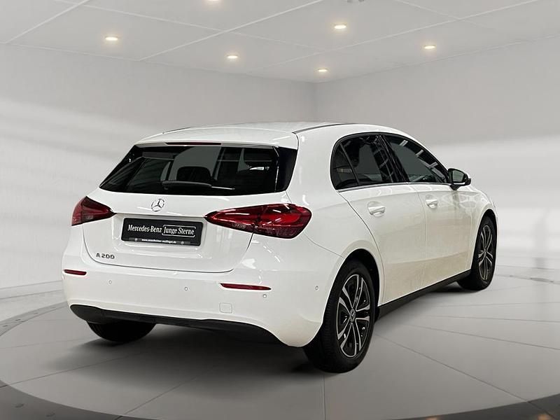 Gebraucht Mercedes A200 163 PS (119 kW) 2023 Weiß Limousine