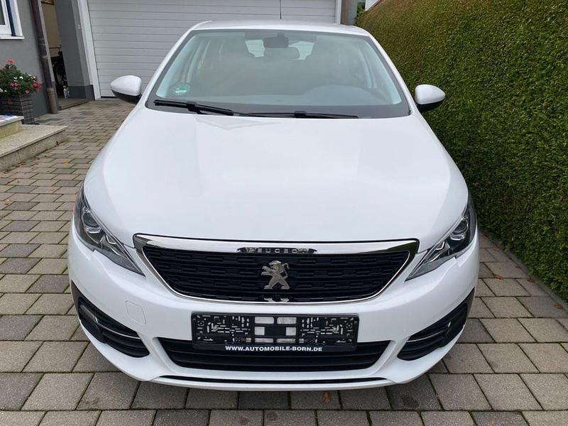 Gebraucht Peugeot 308 Active 131 PS (96 kW) 2019 Weiß Kombi