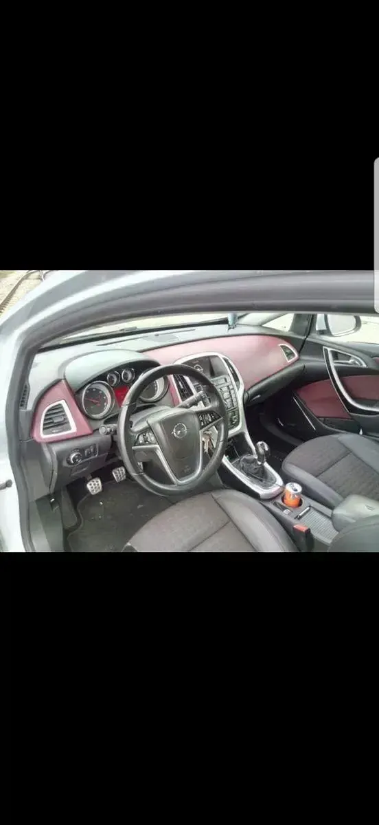 Gebraucht Opel Astra GTC Innovation 165 PS (121 kW) 2011 Weiß Limousine