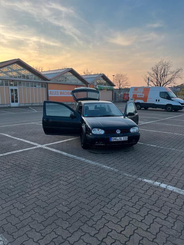Schwarz Gebraucht 2001 VW Golf IV Kleinwagen | 900 € (Guter Preis) - Bild 1/4