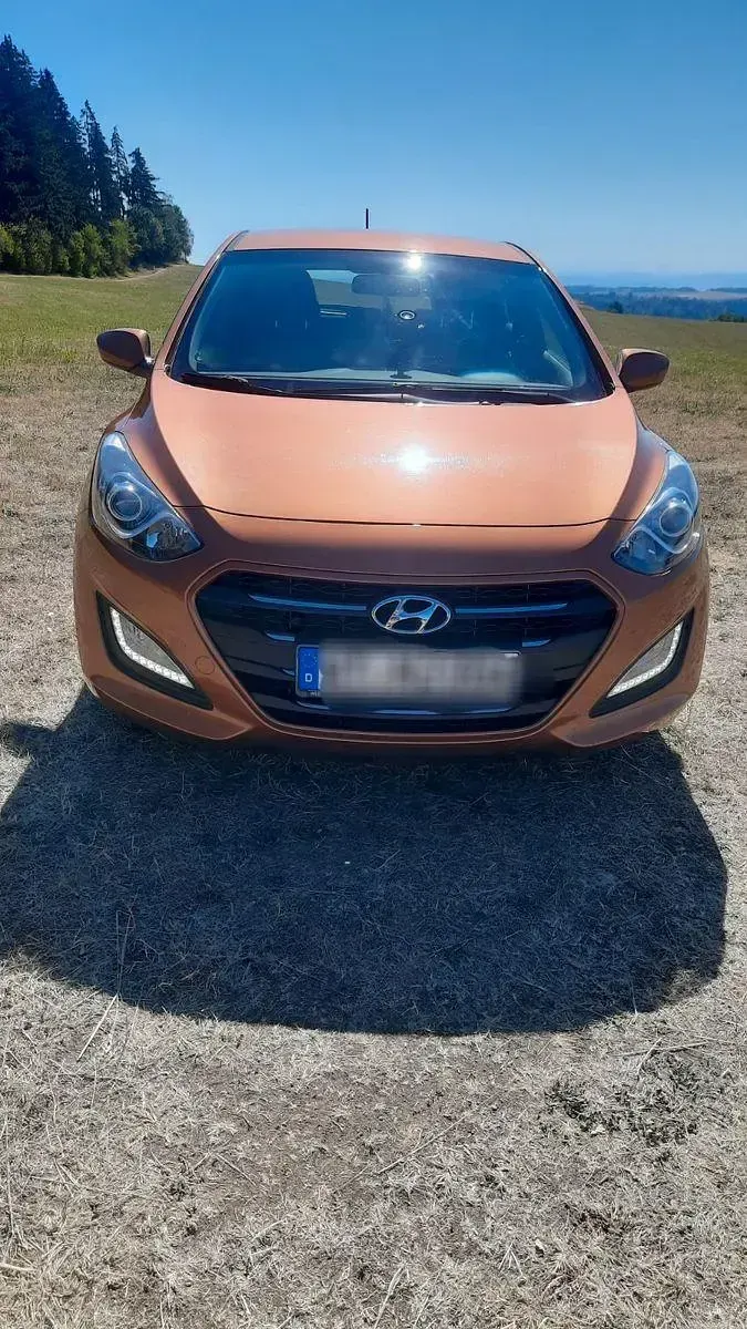 Gebraucht Hyundai i30 101 PS (74 kW) 2015 Orange Limousine