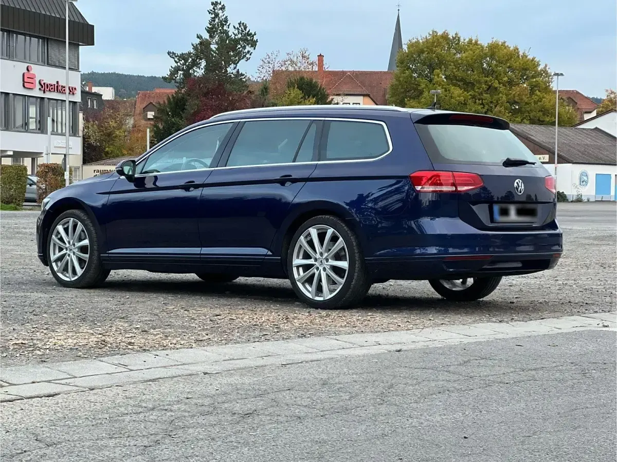 Gebraucht VW Passat Comfortline 120 PS (88 kW) 2017 Blau Kombi