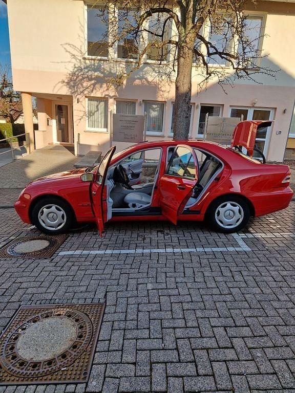 Rot Gebraucht 2003 Mercedes C180 Classic Limousine | 5.500 € (Teuer) - Bild 1/4