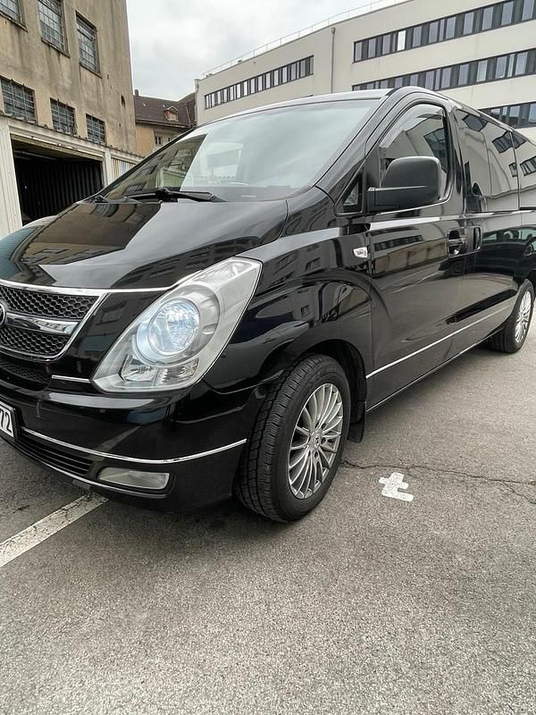 Schwarz Gebraucht 2011 Hyundai H-1 Van | 9.000 € (Etwas zu teuer) - Bild 1/4