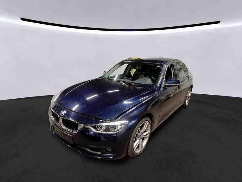 Blau Gebraucht 2017 BMW 318 Advantage Limousine | 11.990 € (Etwas zu teuer) - Bild 1/4