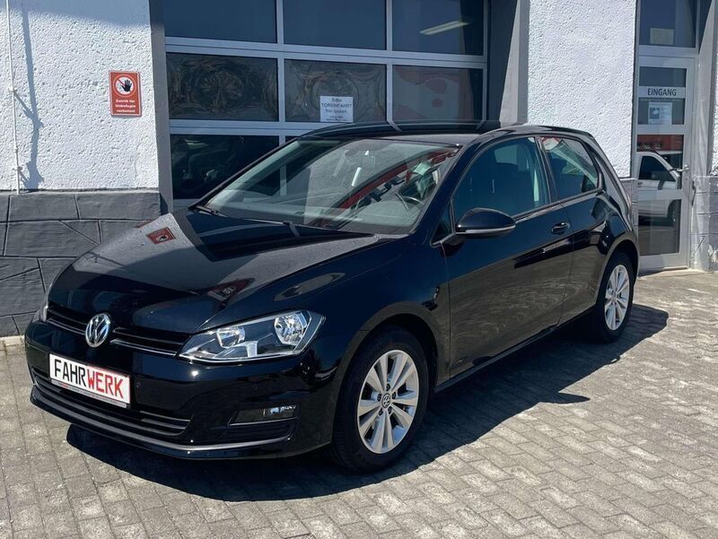 Schwarz Gebraucht 2015 VW Golf VII Comfortline Limousine | 10.970 € (Guter Preis) - Bild 1/4