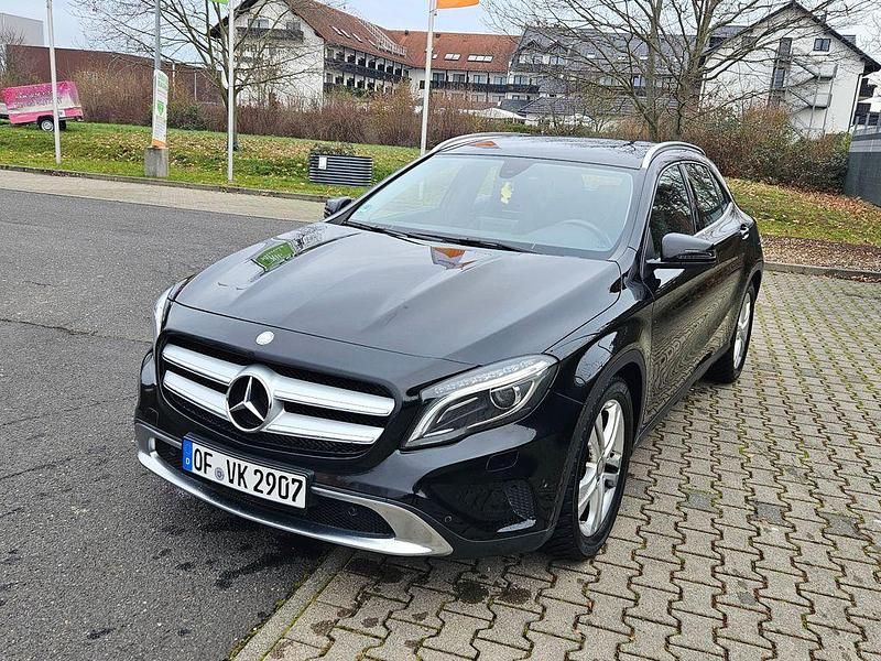 Schwarz Gebraucht 2016 Mercedes GLA180 Urban SUV | 16.500 € (Fairer Preis) - Bild 1/4