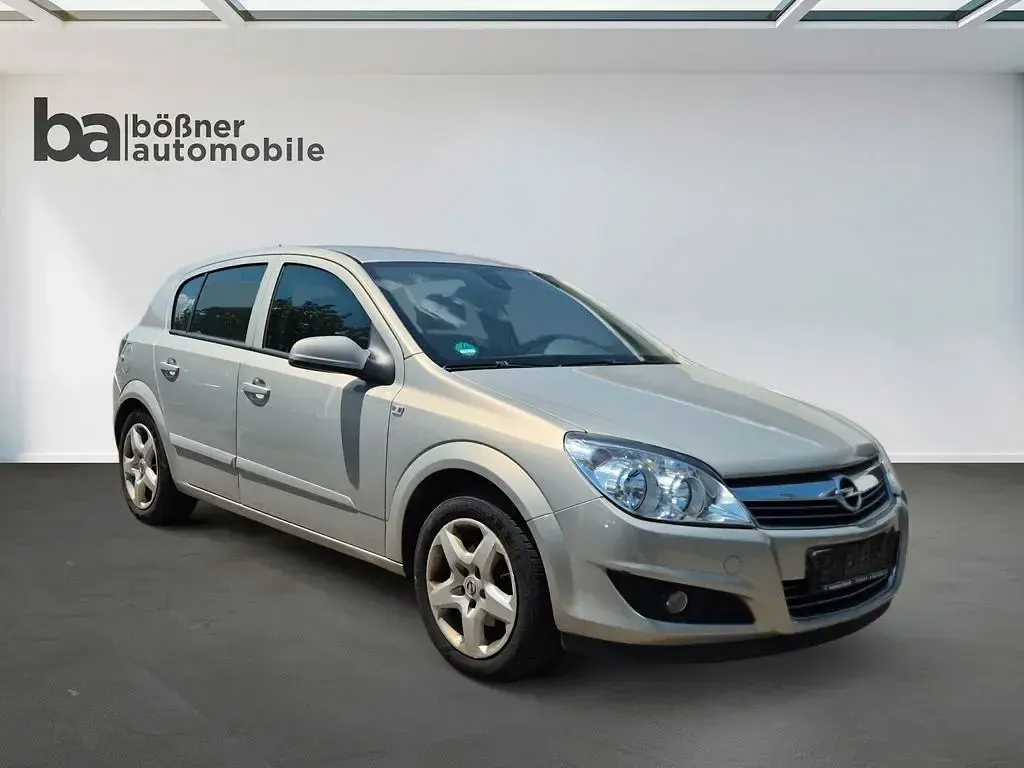 Gebraucht Opel Astra 116 PS (85 kW) 2008 Pannacotta Limousine