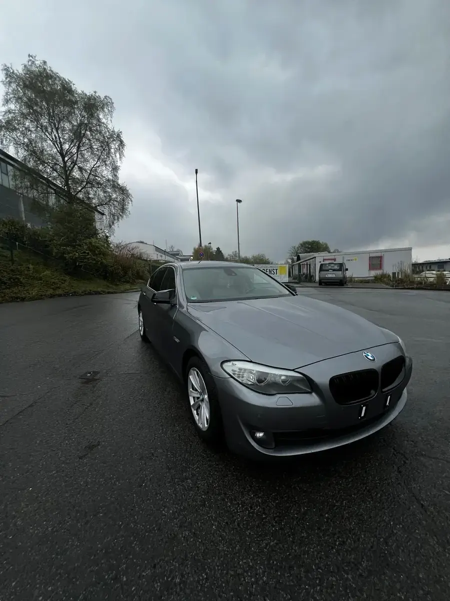 Gebraucht BMW 520 184 PS (135 kW) 2012 Grau Limousine