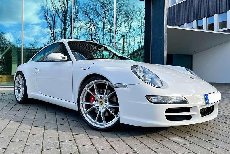 Weiß Gebraucht 2006 Porsche 911 Carrera S Coupé | 54.000 € (Fairer Preis) - Bild 1/4