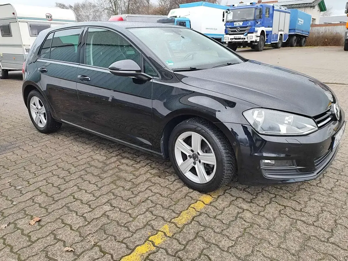 Gebraucht VW Golf VII Comfortline 86 PS (63 kW) 2014 Schwarz Limousine