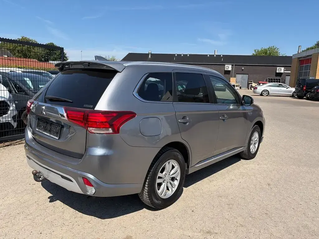 Gebraucht Mitsubishi Outlander P-HEV 224 PS (164 kW) 2020 Grau SUV
