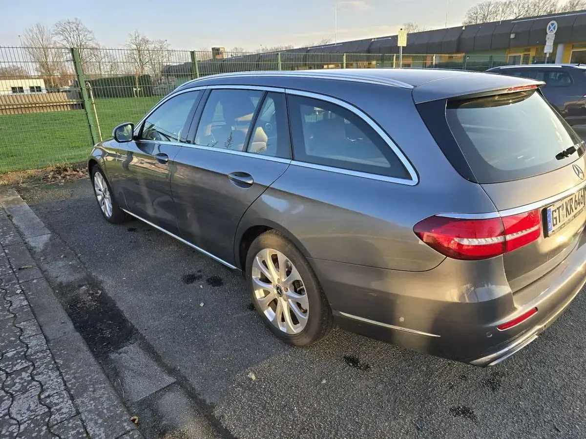 Gebraucht Mercedes E350 Avantgarde 286 PS (210 kW) 2019 Grau Kombi