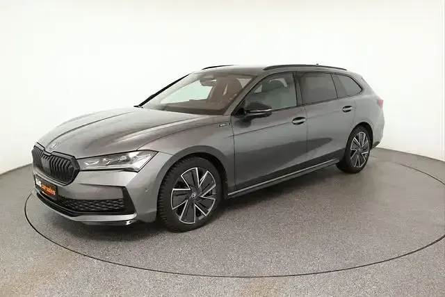 Gebraucht Skoda Superb SportLine 204 PS (150 kW) 2025 Grau Kombi