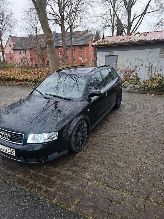Schwarz Gebraucht 2002 Audi A4 Kombi | 850 € (Superpreis) - Bild 1/4