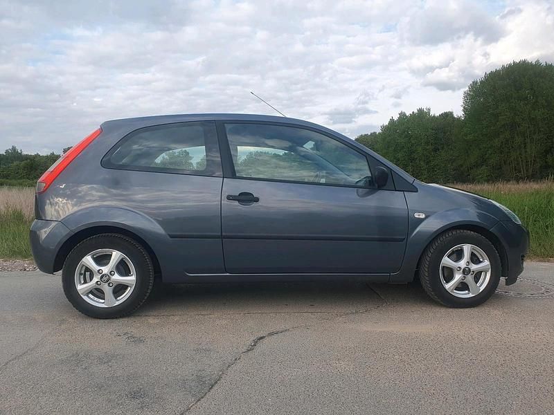 Gebraucht Ford Fiesta 63 PS (46 kW) 2005 Kleinwagen