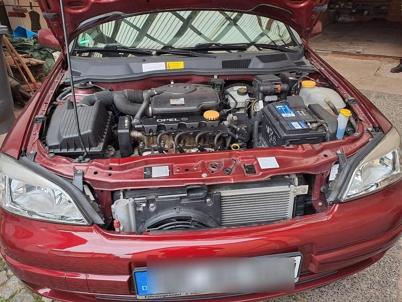 Rot Gebraucht 1999 Opel Astra Limousine | 890 € (Guter Preis) - Bild 1/4