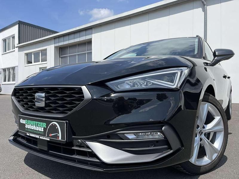 Mitternachtsschwarz Gebraucht 2024 Seat Leon FR-Line Kombi | 25.860 € (Guter Preis) - Bild 1/4
