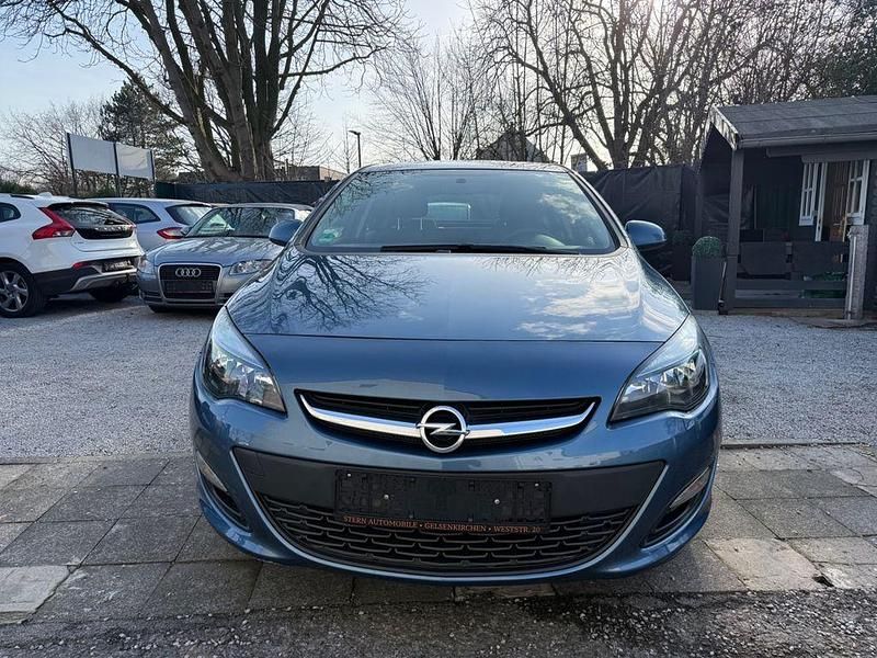 Gebraucht Opel Astra Edition 116 PS (85 kW) 2013 Blau Limousine
