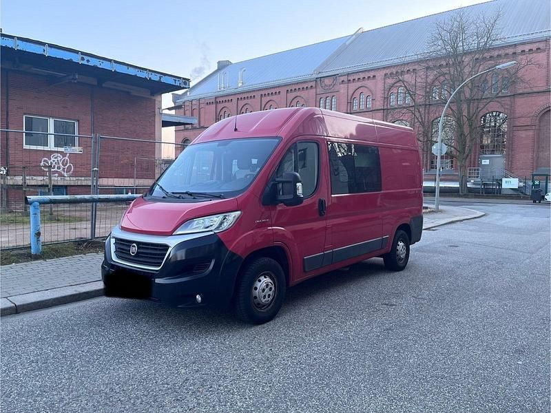 Rot Gebraucht 2019 Fiat Ducato Van | 22.999 € (Fairer Preis) - Bild 1/4