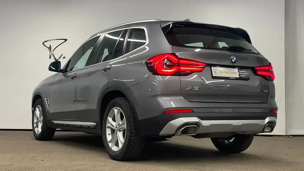 Gebraucht BMW X3 Efficient Dynamics 190 PS (139 kW) 2023 Skyscraper grau metallic SUV