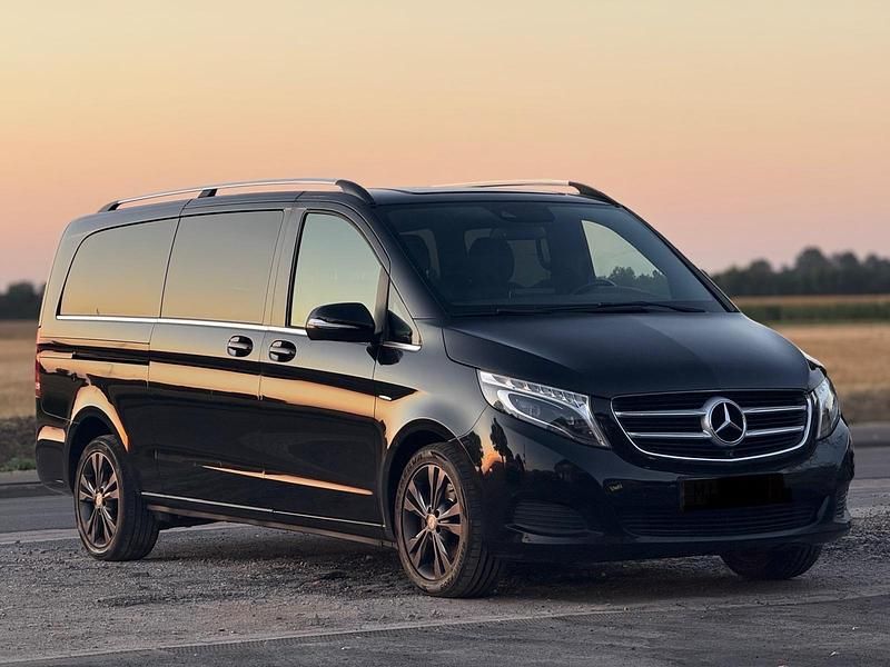 Schwarz Gebraucht 2016 Mercedes V250 Avantgarde Edition Van / Kleinbus | 33.000 € (Superpreis) - Bild 1/4