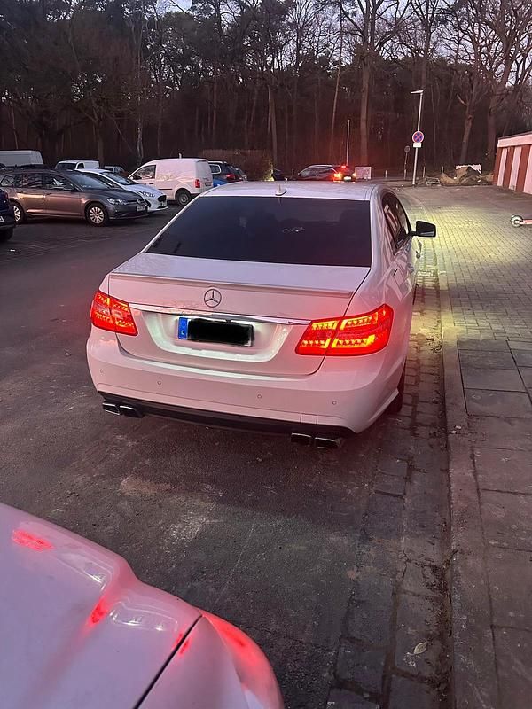 Gebraucht Mercedes E350 300 PS (220 kW) 2009 Weiß Limousine