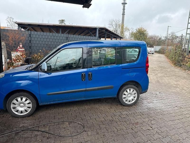 Blau Gebraucht 2014 Opel Combo Kombi | 5.499 € (Guter Preis) - Bild 1/4
