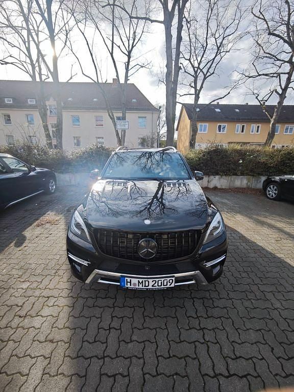 Gebraucht Mercedes ML350 258 PS (189 kW) 2014 Schwarz SUV