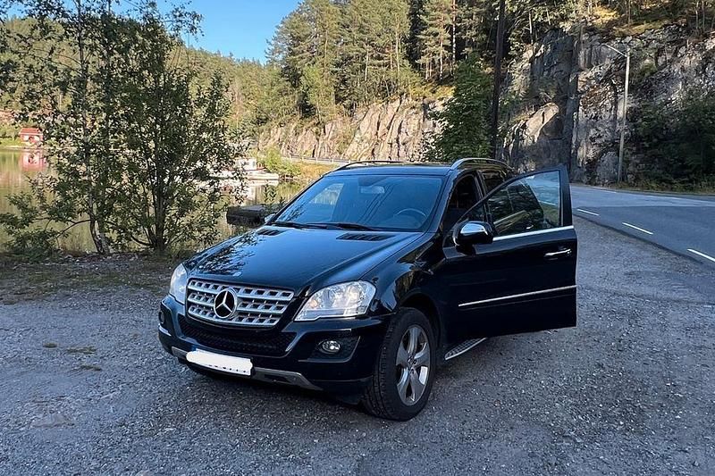 Schwarz Gebraucht 2009 Mercedes ML320 SUV | 13.900 € - Bild 1/4