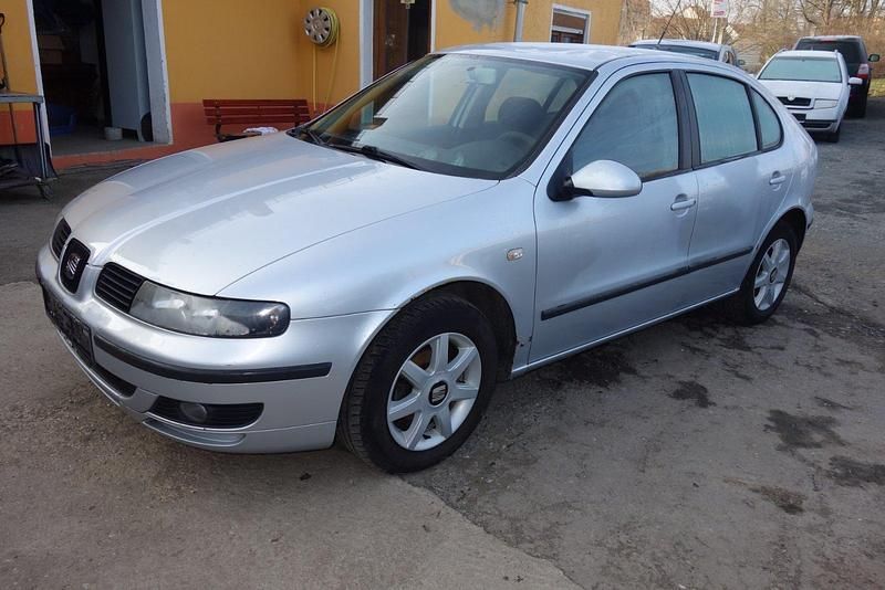 Grau Gebraucht 2006 Seat Leon Limousine | 1.399 € (Guter Preis) - Bild 1/4
