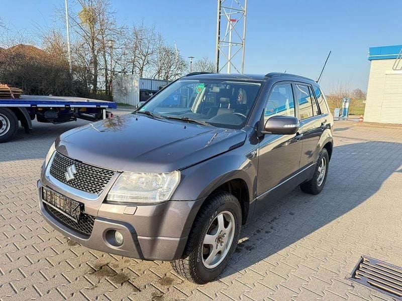 Gebraucht Suzuki Grand Vitara 129 PS (94 kW) 2012 Grau SUV