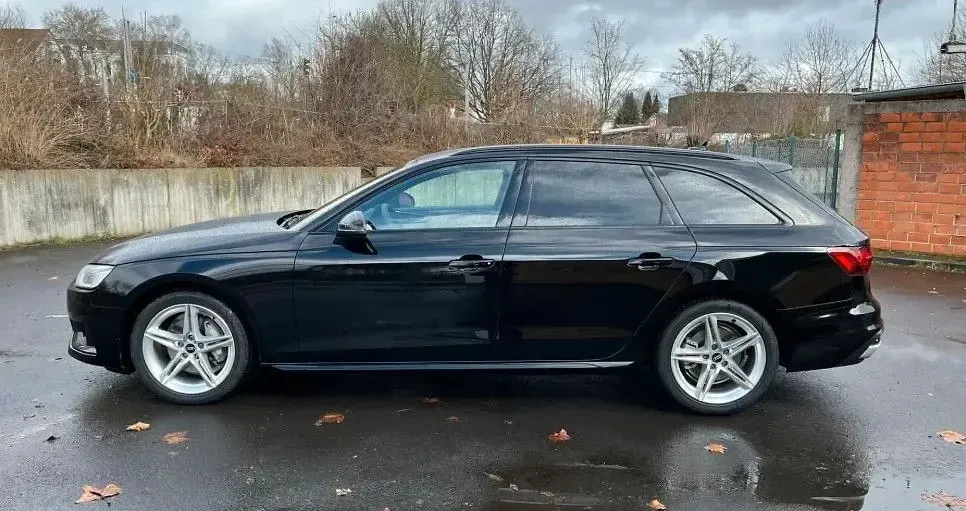 Second-hand Audi A4 Sport 204 CP (150 kW) 2023 Negru Break