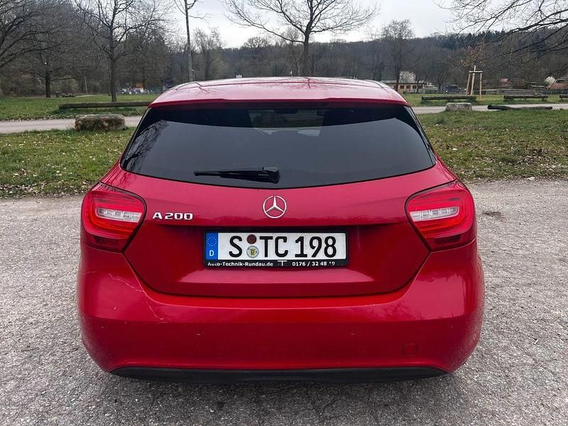 Gebraucht Mercedes A200 156 PS (114 kW) 2012 Rot Limousine