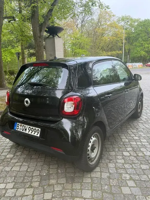 Używany Smart ForFour Basis 71 KM (52 kW) 2019 Czarny Hatchback