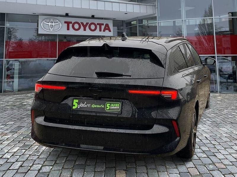 Gebraucht Opel Astra 131 PS (96 kW) 2025 Lackierung schwarz perla nera/ Kombi