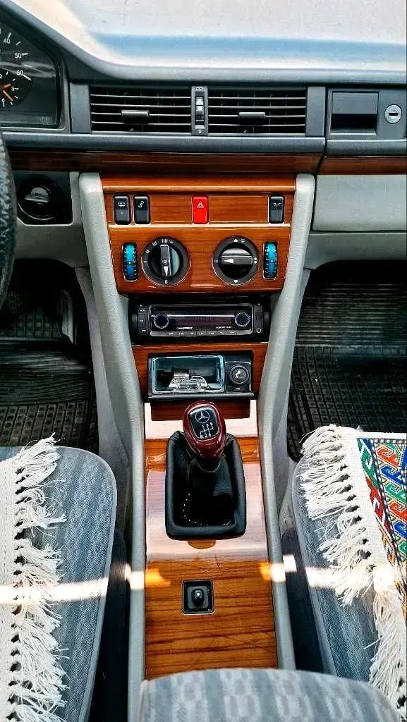 Gebraucht Mercedes 250 94 PS (69 kW) 1990 Schwarz Limousine