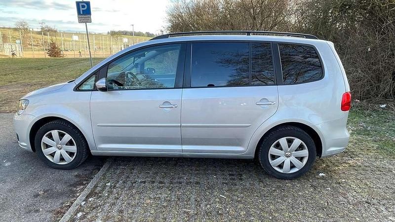 Gebraucht VW Touran Cross 140 PS (102 kW) 2014 Silber Van / Kleinbus