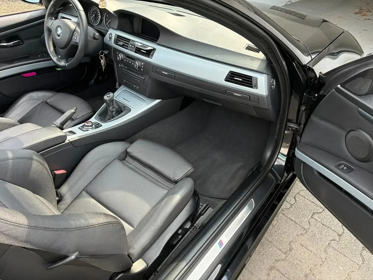 Gebraucht BMW 320 Cabriolet M Sport 170 PS (125 kW) 2009 Schwarz Cabrio