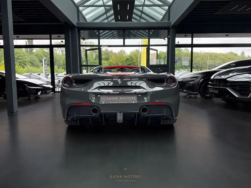 Gebraucht Ferrari 488 670 PS (492 kW) 2018 Grau Cabrio