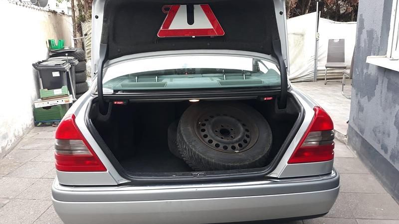 Second-hand Mercedes C280 1996 Argintiu Berlinǎ