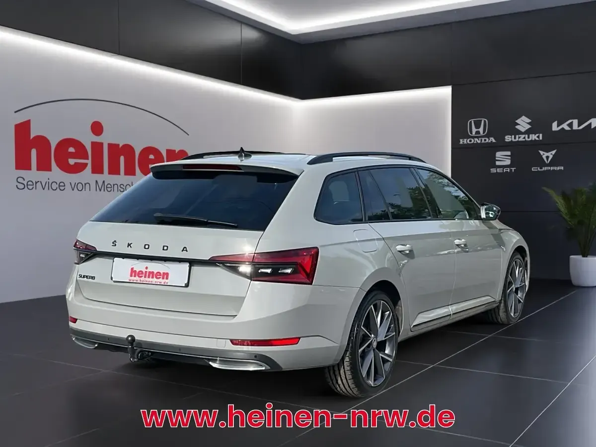 Usata Skoda Superb 150 CV (110 kW) 2022 Grigio Station wagon