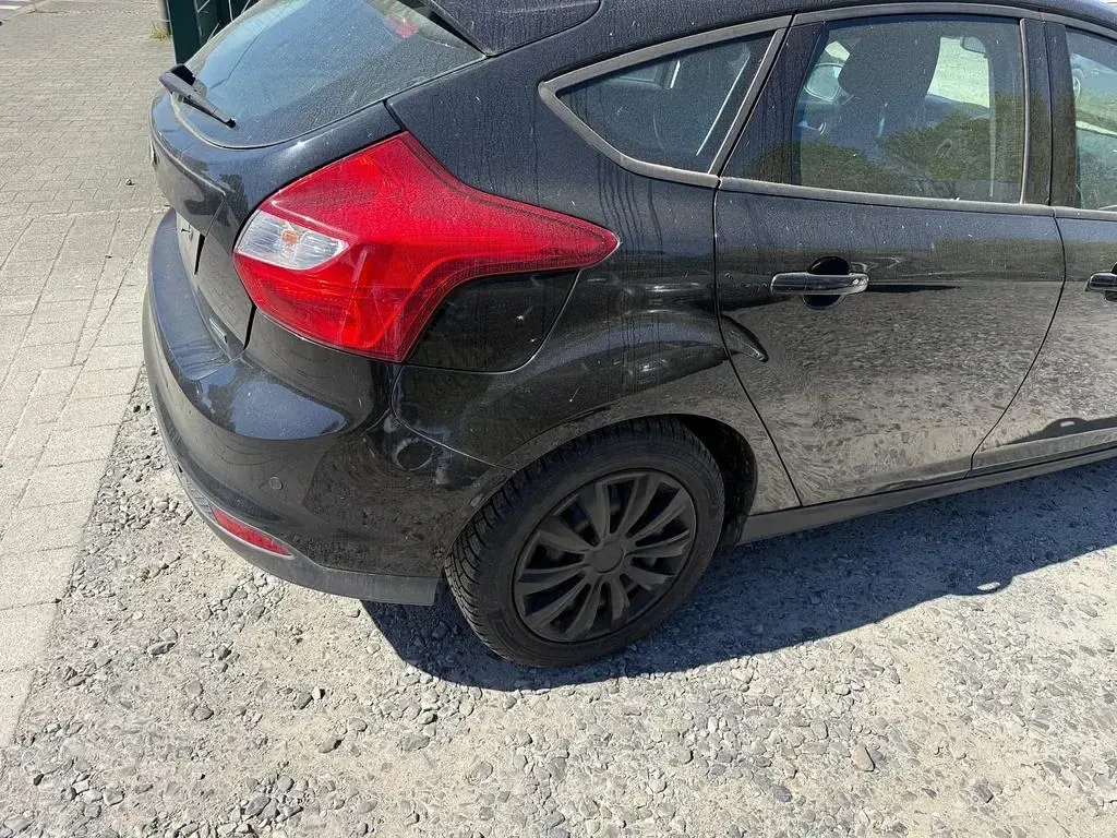 Second-hand Ford Focus 101 CP (74 kW) 2014 Negru Berlinǎ