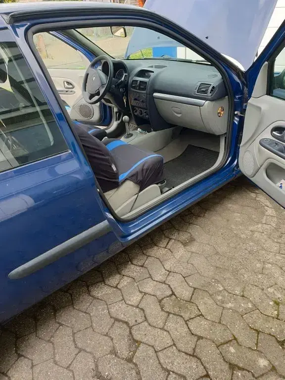 Używany Renault Clio II 75 KM (55 kW) 2003 Niebieski Sedan/Limuzyna