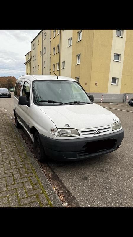 Weiß Gebraucht 2001 Citroën Berlingo Van / Kleinbus | 750 € - Bild 1/4