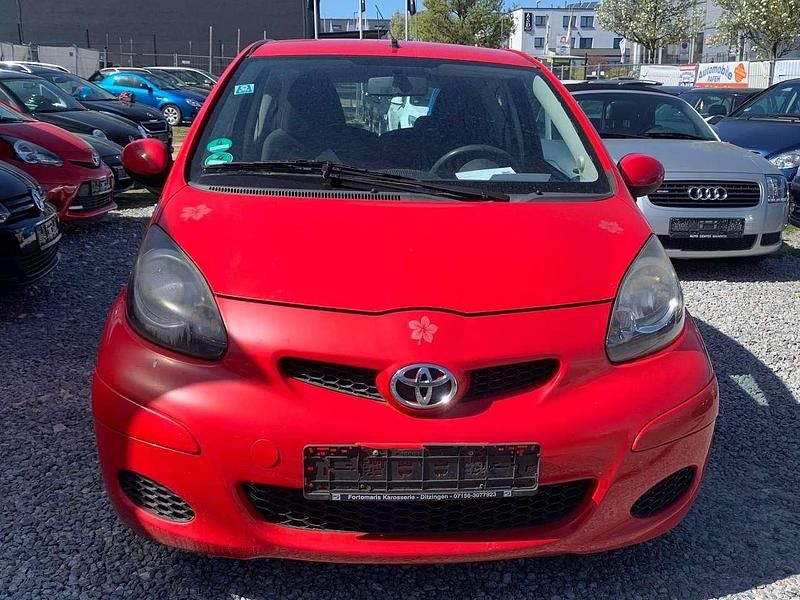 Gebraucht Toyota Aygo 68 PS (50 kW) 2010 Rot Kleinwagen