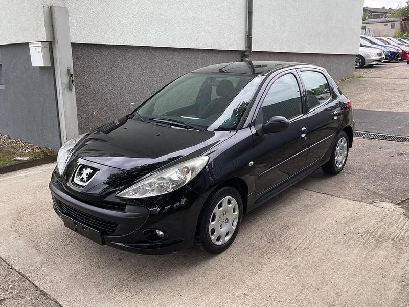 Schwarz Gebraucht 2010 Peugeot 206+ Basis Kleinwagen | 2.200 € (Fairer Preis) - Bild 1/4
