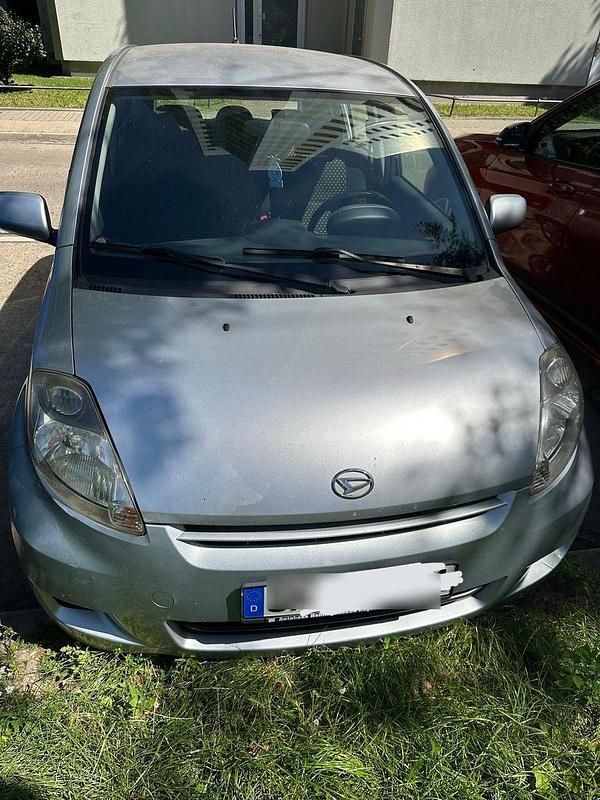 Grau Gebraucht 2009 Daihatsu Sirion Kleinwagen | 1.600 € (Superpreis) - Bild 1/4