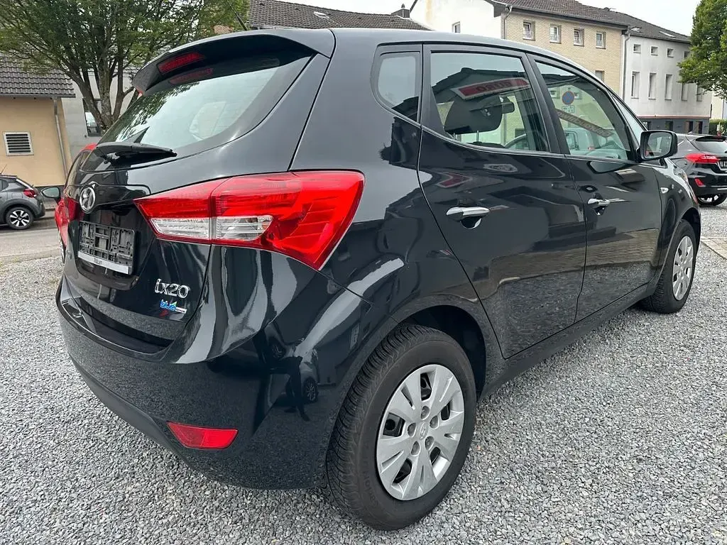 Gebraucht Hyundai ix20 Classic 90 PS (66 kW) 2011 Schwarz Kleinwagen